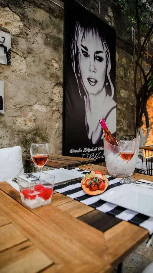 Firuze Alacati Hotel & Meyhane 3*, Çeşme